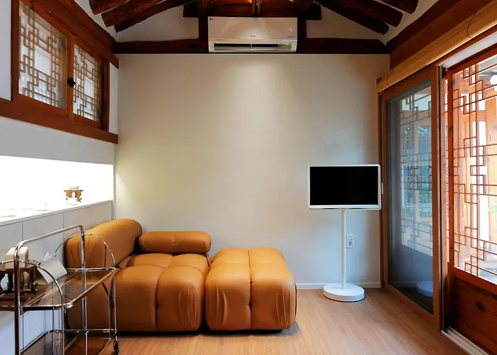 Premium Modern Bukchon Hanok Ubojae 牛步齋 Slow Walk In Bukchon Villa *