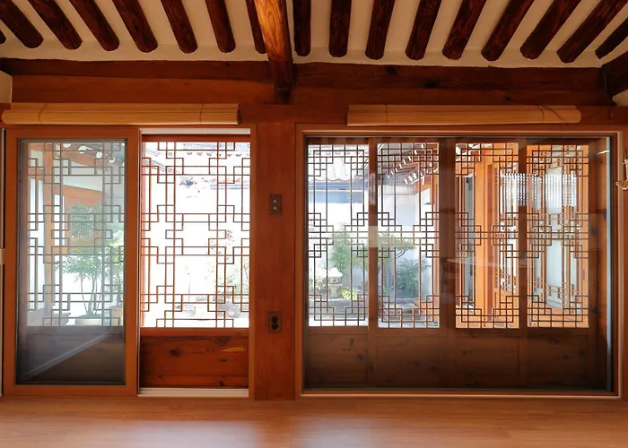 Premium Modern Bukchon Hanok Ubojae 牛步齋 Slow Walk In Bukchon Villa