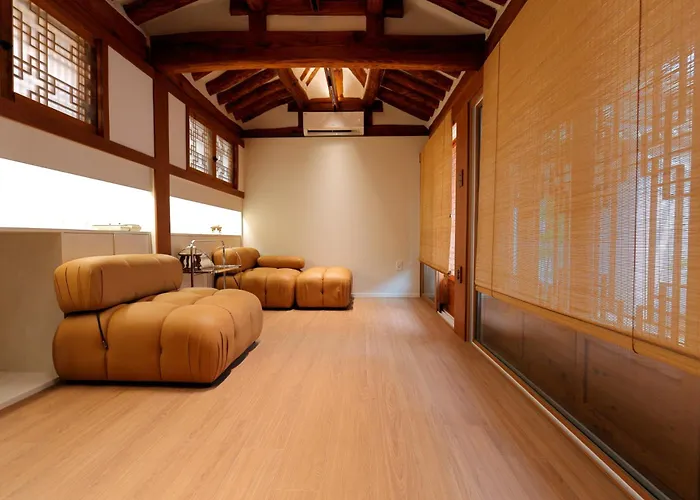 Premium Modern Bukchon Hanok Ubojae 牛步齋 Slow Walk In Bukchon Villa