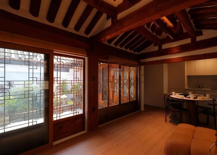 Villa Premium Modern Bukchon Hanok Ubojae 牛步齋 Slow Walk In Bukchon *