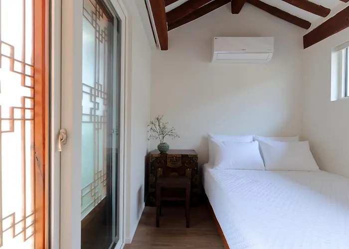 Premium Modern Bukchon Hanok Ubojae 牛步齋 Slow Walk In Bukchon Villa