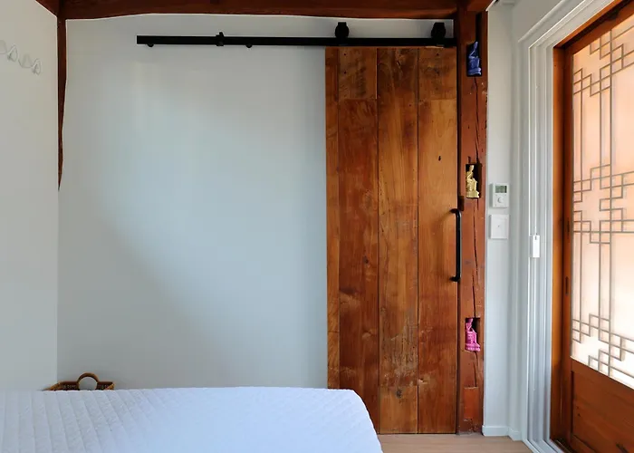 Premium Modern Bukchon Hanok Ubojae 牛步齋 Slow Walk In Bukchon Villa