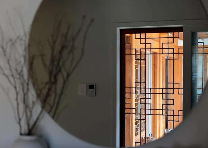 Premium Modern Bukchon Hanok Ubojae 牛步齋 Slow Walk In Bukchon