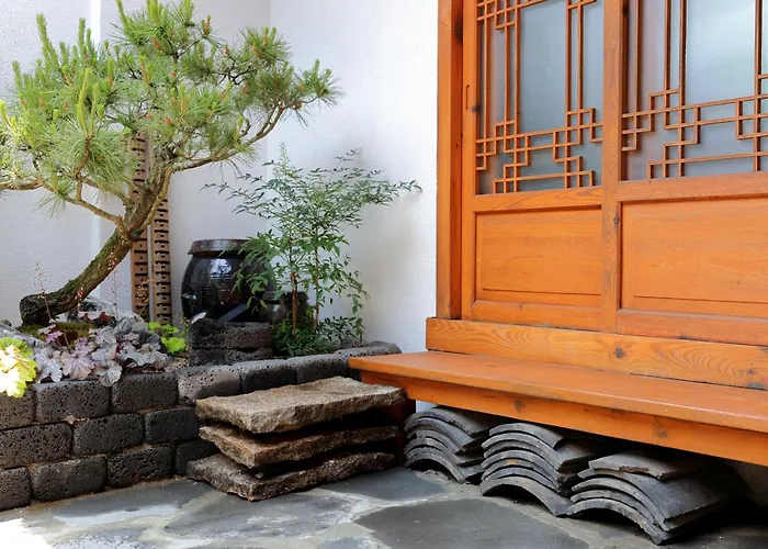 Premium Modern Bukchon Hanok Ubojae 牛步齋 Slow Walk In Bukchon Villa *