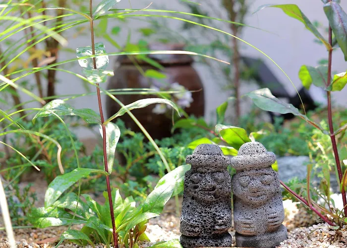 Premium Modern Bukchon Hanok Ubojae 牛步齋 Slow Walk In Bukchon Seoul