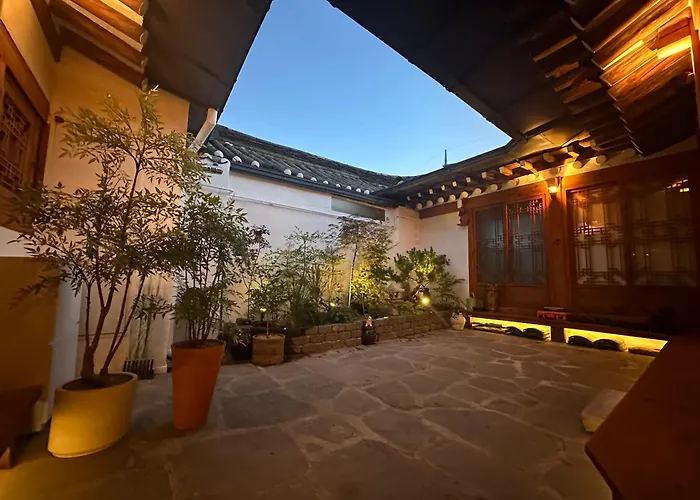 Premium Modern Bukchon Hanok Ubojae 牛步齋 Slow Walk In Bukchon Seoul