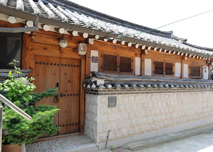 Villa Premium Modern Bukchon Hanok Ubojae 牛步齋 Slow Walk In Bukchon Seoul