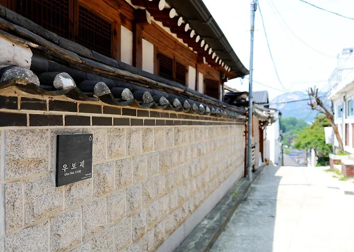 Premium Modern Bukchon Hanok Ubojae 牛步齋 Slow Walk In Bukchon Villa
