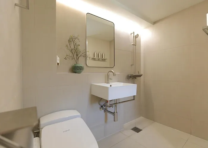 Premium Modern Bukchon Hanok Ubojae 牛步齋 Slow Walk In Bukchon Villa Seoul
