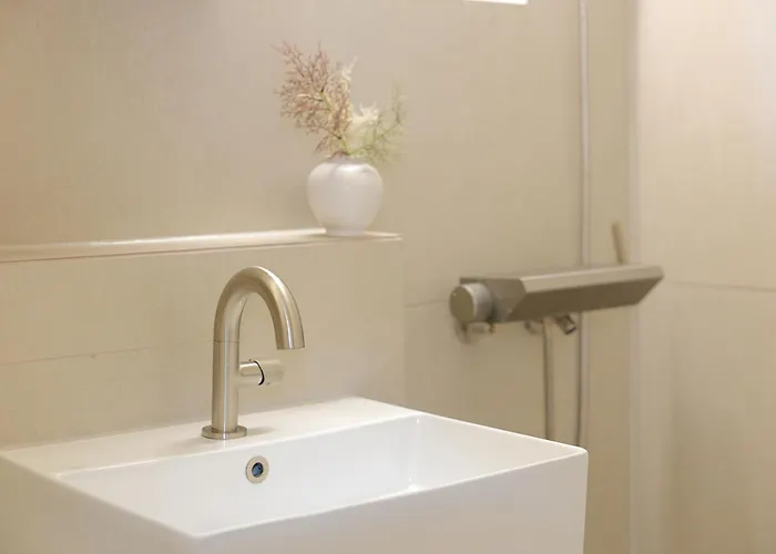 Premium Modern Bukchon Hanok Ubojae 牛步齋 Slow Walk In Bukchon Villa Seoul