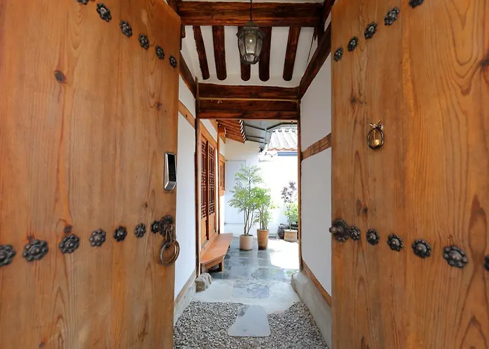 Premium Modern Bukchon Hanok Ubojae 牛步齋 Slow Walk In Bukchon * Seoul